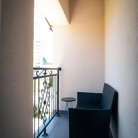 Royal View Къща за гости *